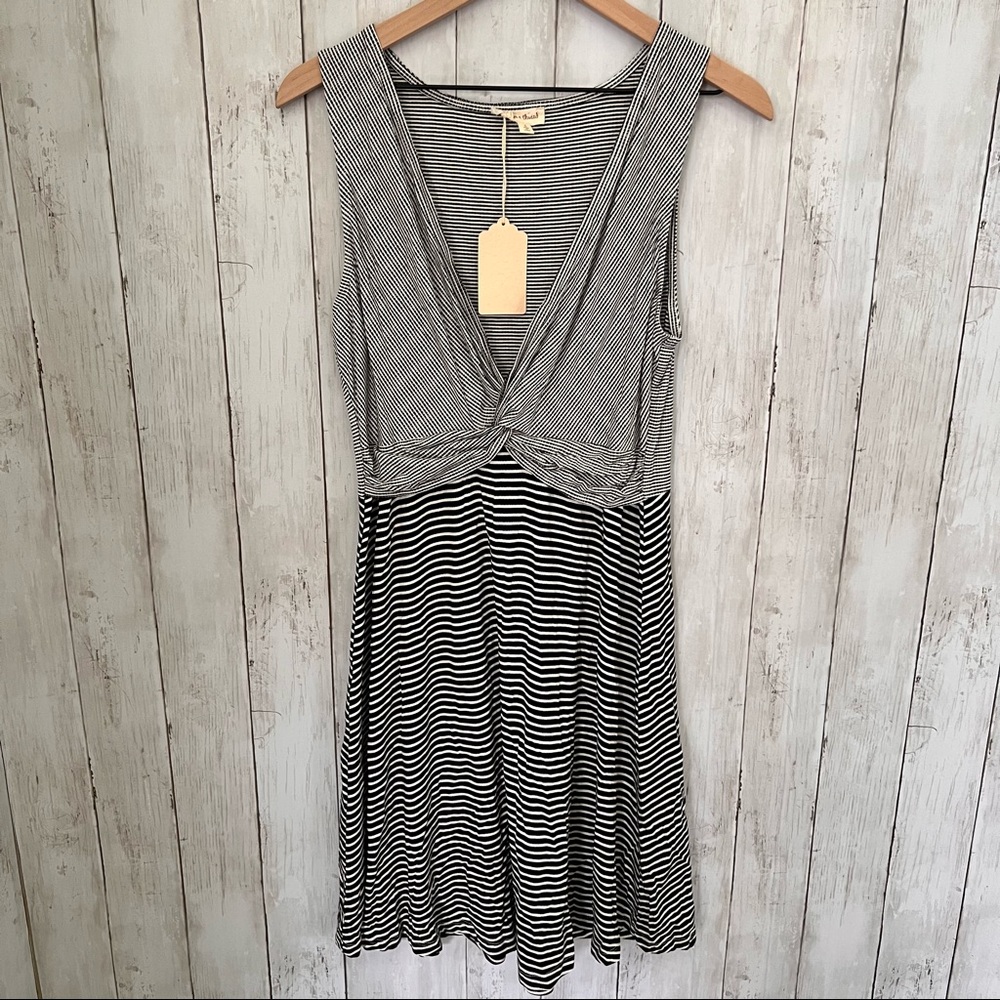Hem & Thread Sleeveless Dress K1